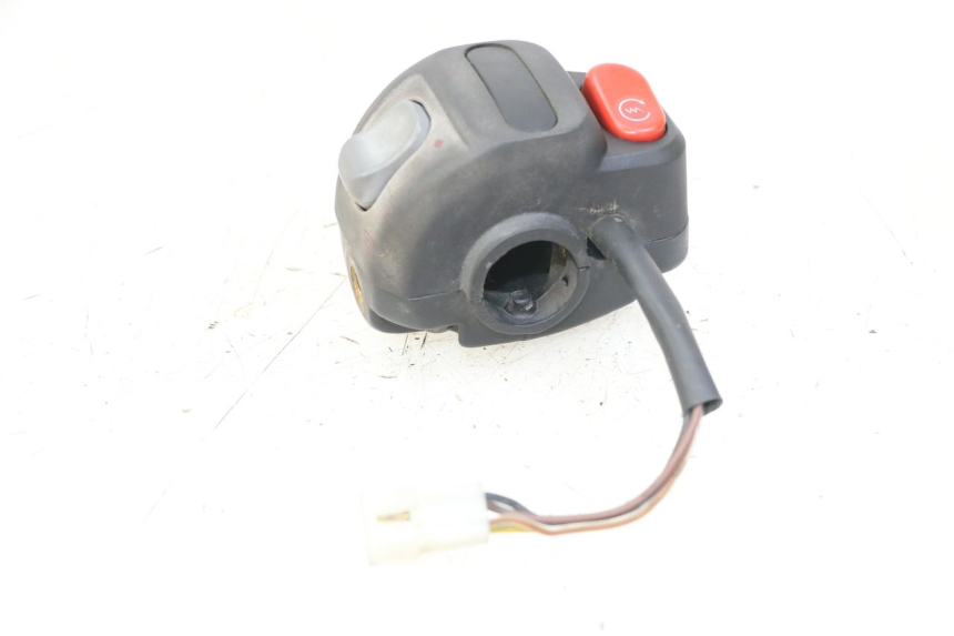 photo de COMMODO DROIT YAMAHA YP MAJESTY 125 (2007 - 2010)