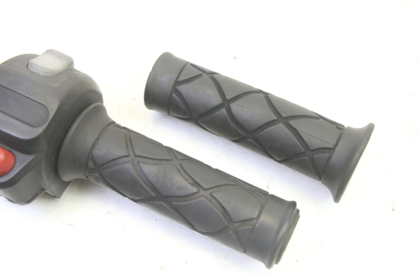 photo de COMMODO DROIT YAMAHA YP MAJESTY 125 (2007 - 2010)