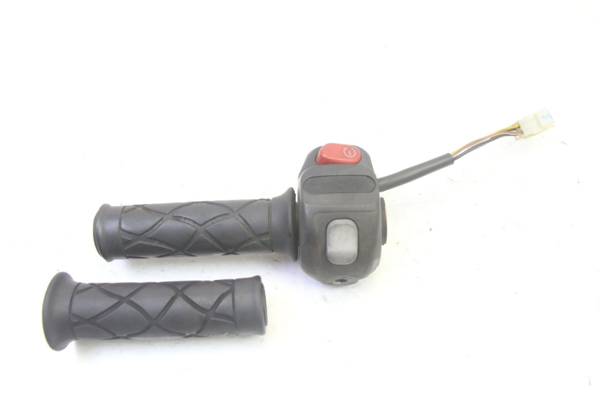 photo de COMMODO DROIT YAMAHA YP MAJESTY 125 (2007 - 2010)