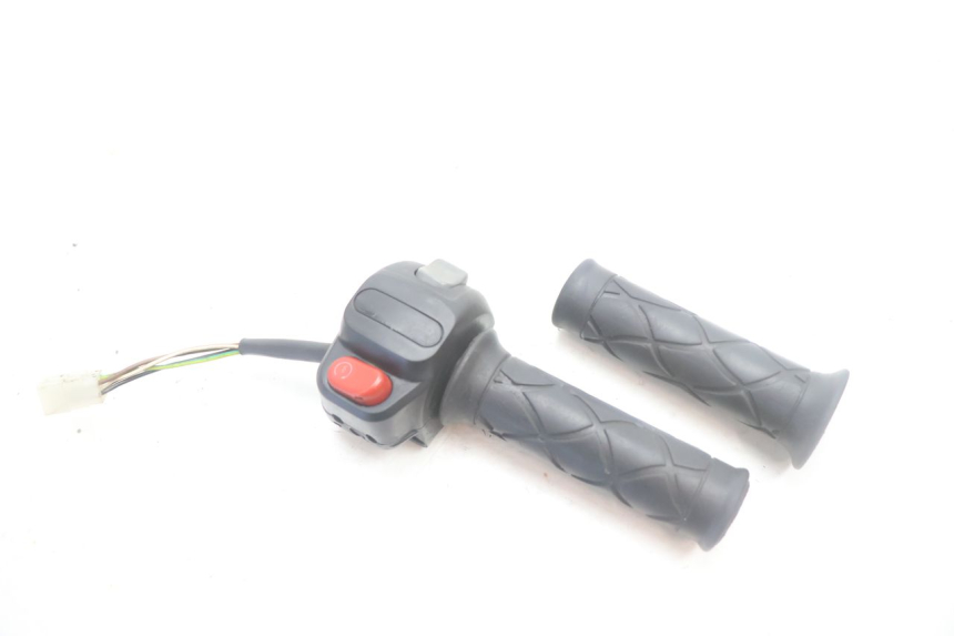 photo de COMMODO DROIT YAMAHA YP MAJESTY 125 (2007 - 2010) - Vue principale