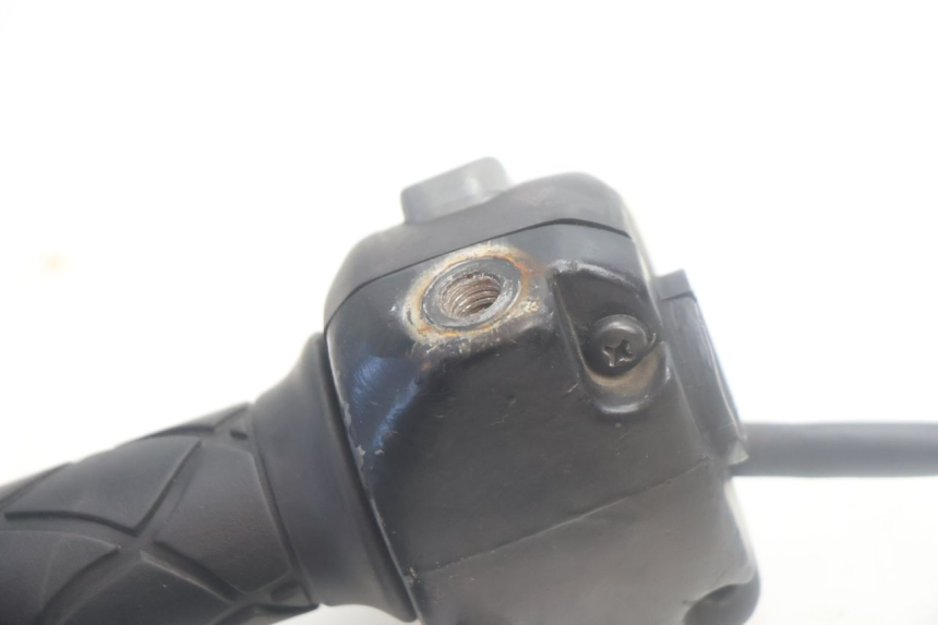 photo de COMMODO DROIT YAMAHA YP MAJESTY 125 (2007 - 2010) - Points de fixation