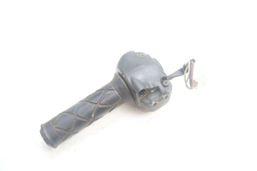 photo de COMMODO DROIT YAMAHA YP MAJESTY 125 (2002 - 2006) - Autre angle de vue