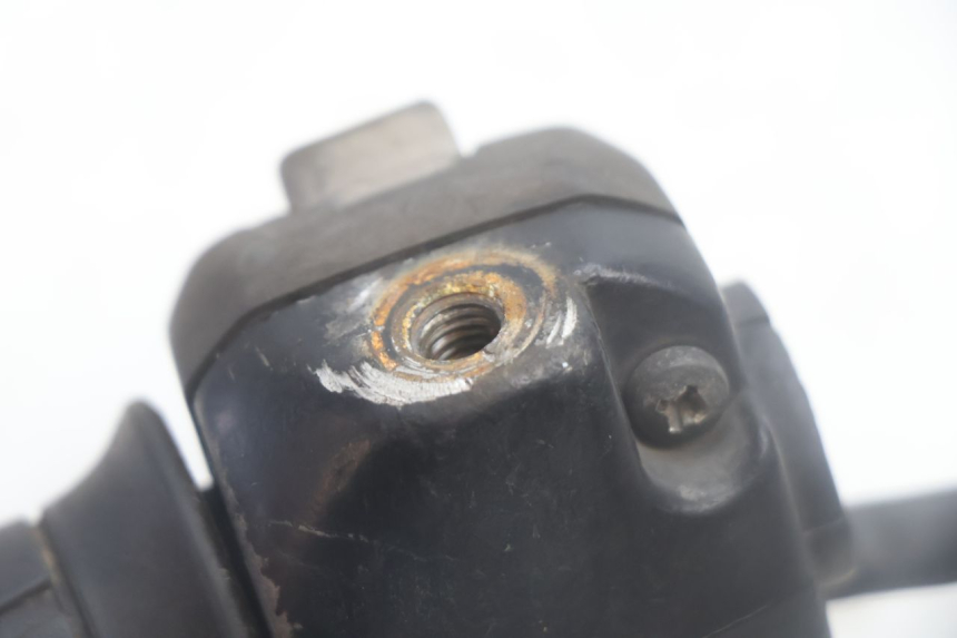 photo de COMMODO DROIT YAMAHA YP MAJESTY 125 (2002 - 2006) - Gros plan technique