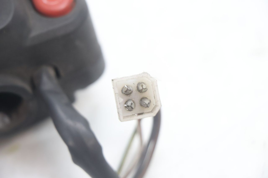 photo de COMMODO DROIT YAMAHA YP MAJESTY 125 (2002 - 2006) - Points de fixation