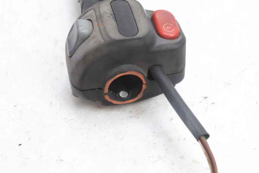 photo de COMMODO DROIT YAMAHA YP MAJESTY 125 (2007 - 2010) - Autre angle de vue