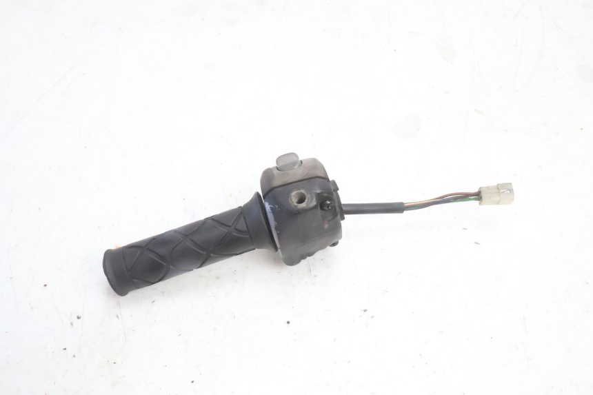 photo de COMMODO DROIT YAMAHA YP MAJESTY 125 (2007 - 2010) - Points de fixation