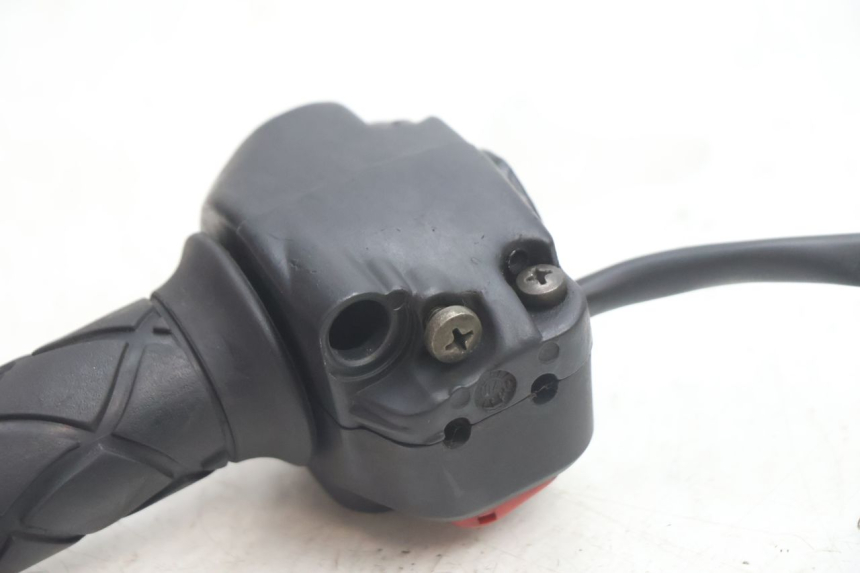 photo de COMMODO DROIT YAMAHA YP MAJESTY 125 (2002 - 2006) - État de surface