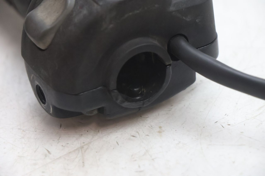 photo de COMMODO DROIT YAMAHA YP MAJESTY 125 (2002 - 2006) - Pièce contrôlée