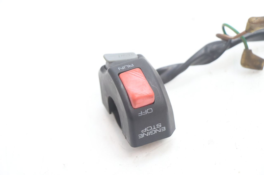 photo de COMMODO DROIT YAMAHA YZF R GENESIS 750 (1993 - 1998) - Gros plan technique