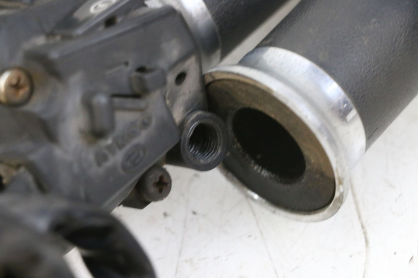 photo de COMMODO DROIT KYMCO ZING 125 (1997 - 2003) - Vue d’ensemble