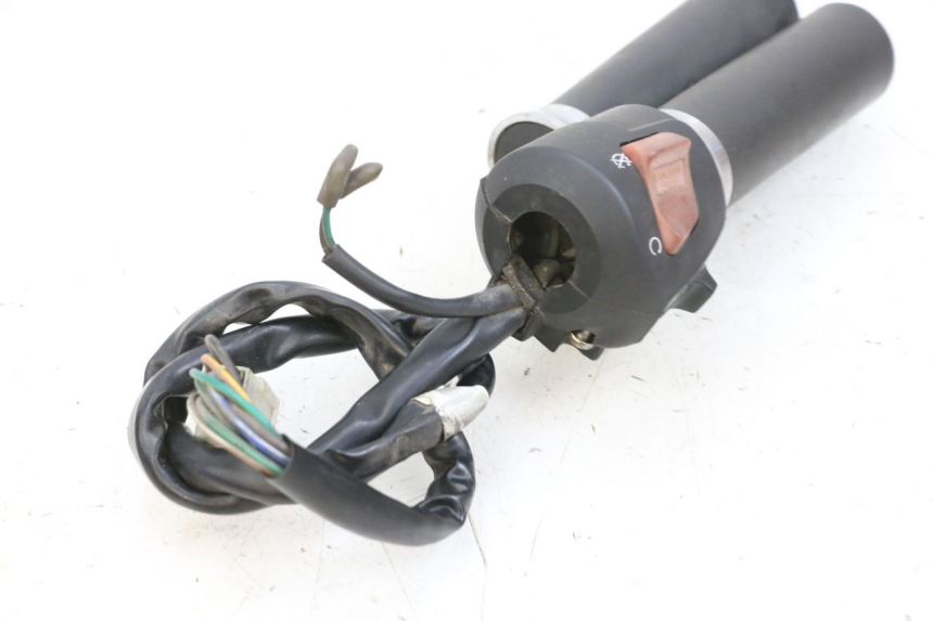 photo de COMMODO DROIT KYMCO ZING 125 (1997 - 2003) - Points de fixation