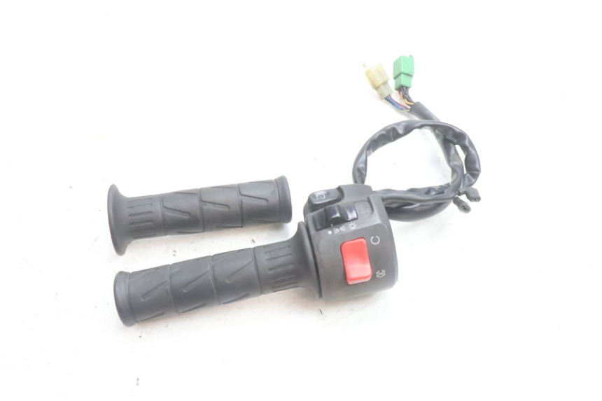 photo de COMMODO DROIT KAWASAKI ZZR 600 (1995 - 2004) - Autre angle de vue