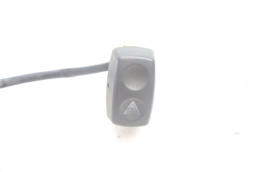 photo de COMMODO FEUX DETRESSE BMW C1 125 (2000 - 2003) - Détail de la pièce