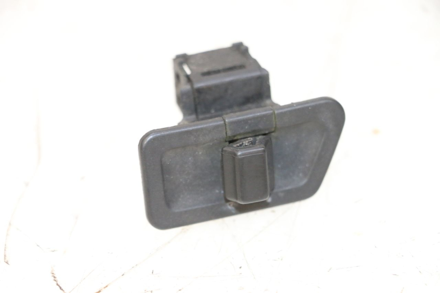 photo de COMMODO FEUX DE DETRESSE YAMAHA XMAX X-MAX 125 (2006 - 2009) - Détail de la pièce