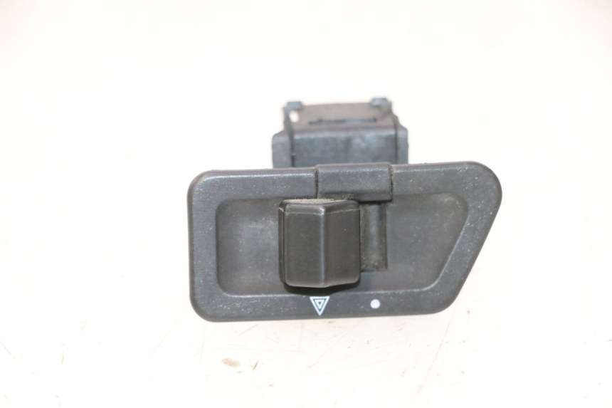 photo de COMMODO FEUX DE DETRESSE YAMAHA XMAX X-MAX 125 (2006 - 2009) - Vue principale