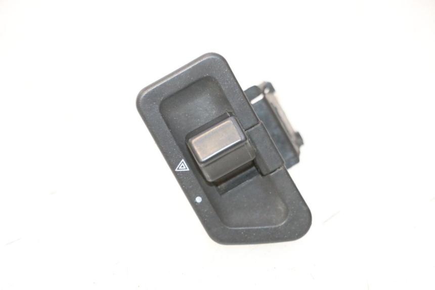 photo de COMMODO FEUX DE DETRESSE YAMAHA XMAX X-MAX 125 (2006 - 2009) - Détail de la pièce
