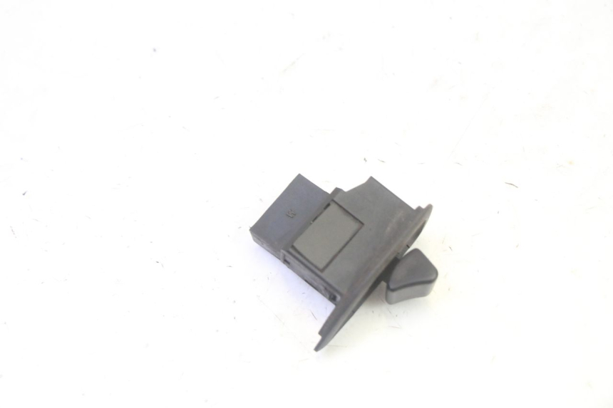 photo de COMMODO FEUX DETRESSE PIAGGIO XEVO - X EVO 125 (2007 - 2016)