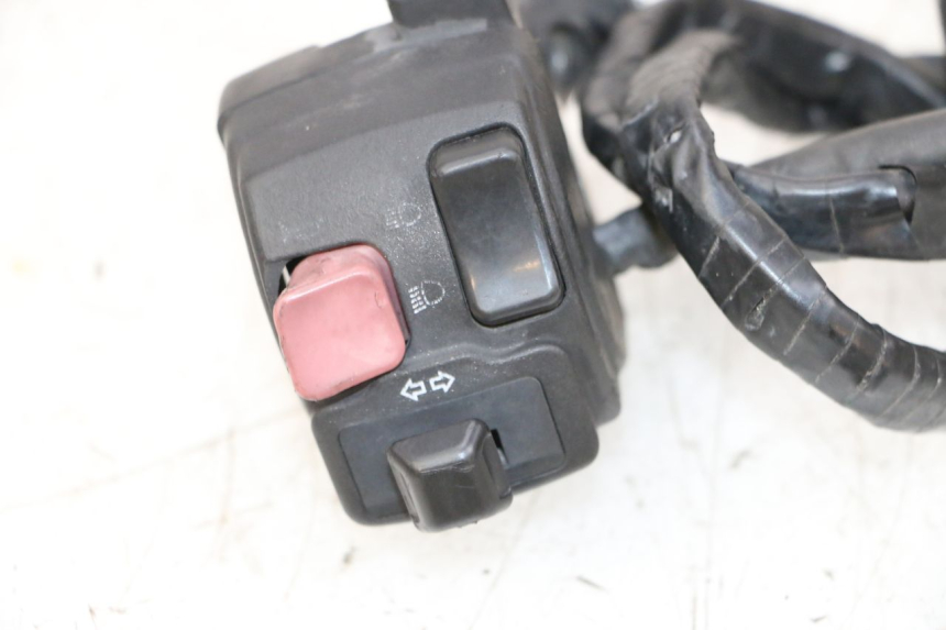 photo de COMMODO GAUCHE MBK BOOSTER SPIRIT NAKED 50 (2004 - 2017) - Détails caractéristiques