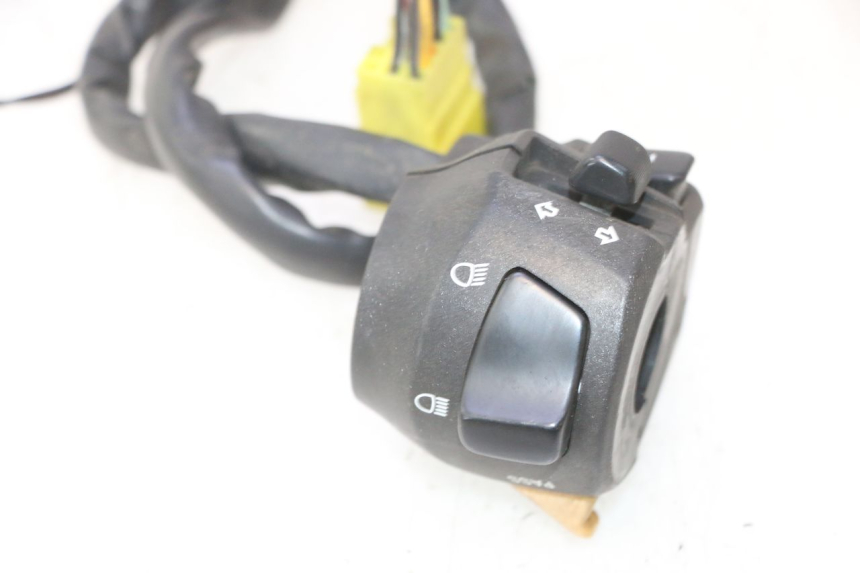 photo de COMMODO GAUCHE SUZUKI BURGMAN 125 (2007 - 2014) - Marquages et références