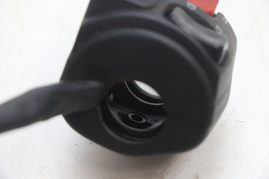 photo de COMMODO GAUCHE HM HONDA CRM DERAPAGE RR 50 (2006 - 2017) - Gros plan technique