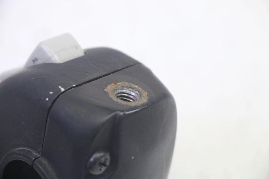 photo de COMMODO GAUCHE SYM CROX 4T 50 (2016 - 2023) - Gros plan technique