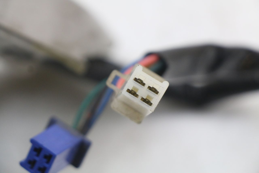 photo de COMMODO GAUCHE YAMAHA CYGNUS X 125 (2004 - 2007) - Points de fixation