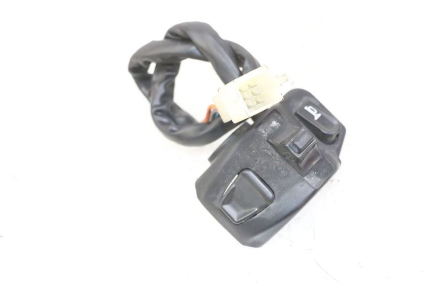 photo de COMMODO GAUCHE DAELIM BESBI 125 (2007 - 2008)