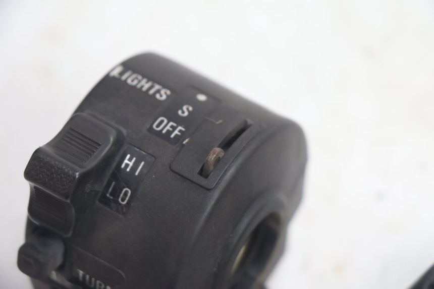 photo de COMMODO GAUCHE SUZUKI DR S 600 (1985 - 1989) - Autre angle de vue