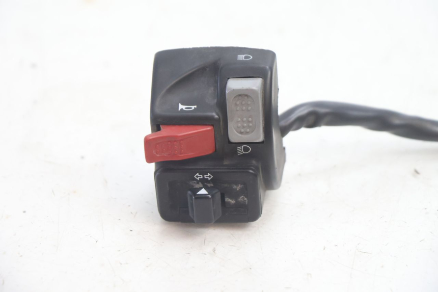 photo de COMMODO GAUCHE MBK EVOLIS 80 (1993 - 1999) - Détail de la pièce
