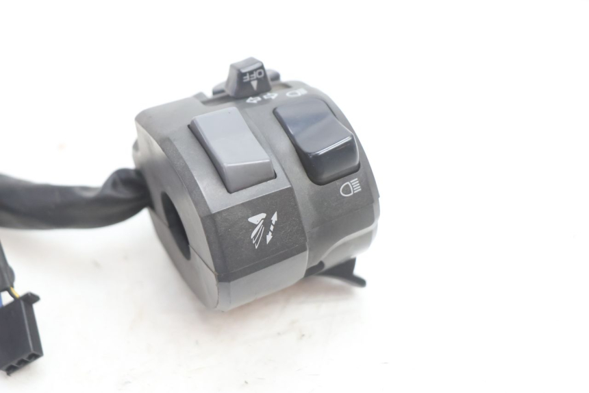 photo de COMMODO GAUCHE YAMAHA FJR 1300 (2001 - 2005) - Autre angle de vue