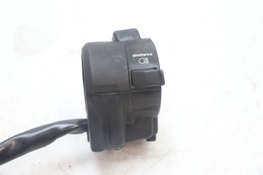 photo de COMMODO GAUCHE HONDA FJS SILVER WING SILVERWING 400 (2005 - 2008) - Gros plan technique