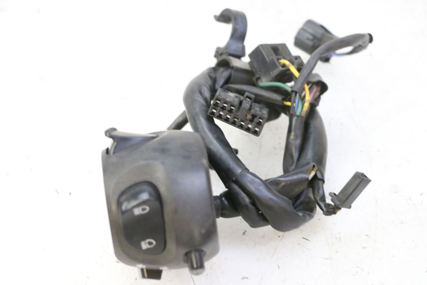 photo de COMMODO GAUCHE YAMAHA FZ6 N FAZER 600 (2004 - 2006)