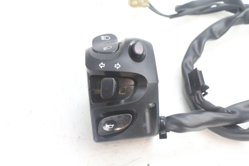 photo de COMMODO GAUCHE YAMAHA FZ8 800 (2010 - 2016) - Détail de la pièce