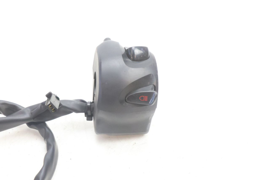 photo de COMMODO GAUCHE YAMAHA FZ8 800 (2010 - 2016) - Gros plan technique
