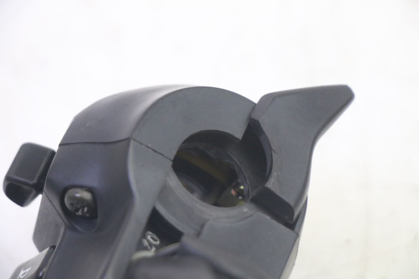 photo de COMMODO GAUCHE SUZUKI GSF N BANDIT 600 (1996 - 1999) - Gros plan technique