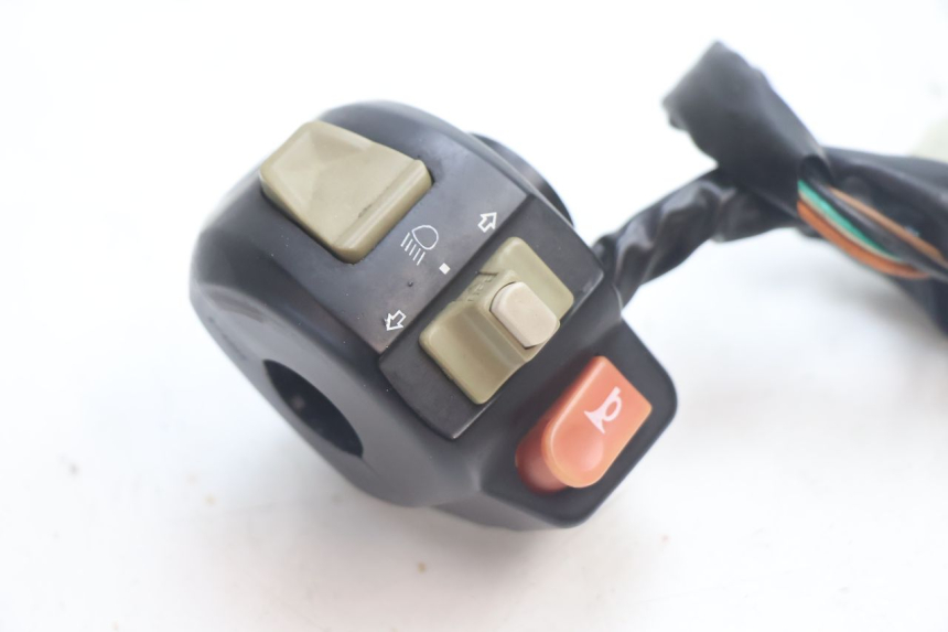 photo de COMMODO GAUCHE KEEWAY HURRICANE 50 (2006 - 2019) - Détail de la pièce
