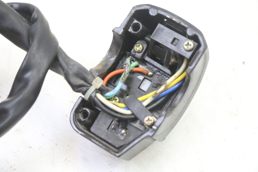 photo de COMMODO GAUCHE PEUGEOT KISBEE 2T 50 (2010 - 2017)