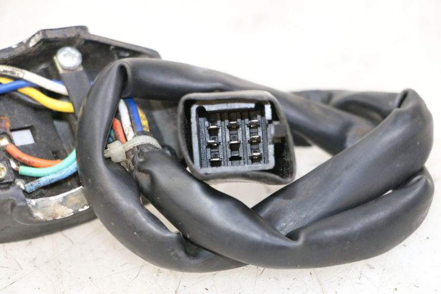 photo de COMMODO GAUCHE PEUGEOT KISBEE 2T 50 (2010 - 2017)