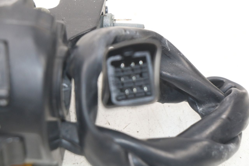 photo de COMMODO GAUCHE PEUGEOT KISBEE 4T 50 (2010 - 2017)