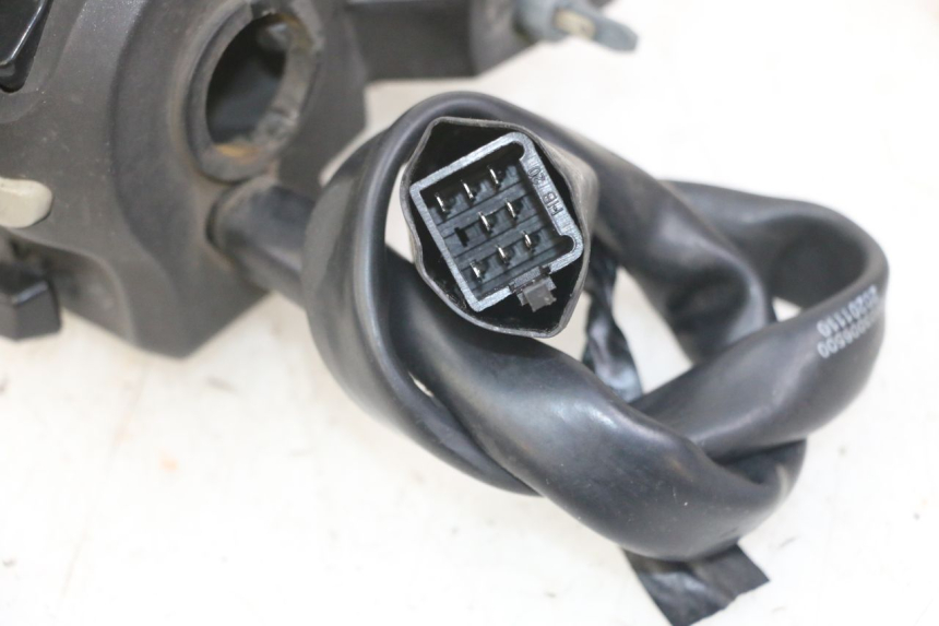 photo de COMMODO GAUCHE PEUGEOT KISBEE 4T 50 (2018 - 2022)
