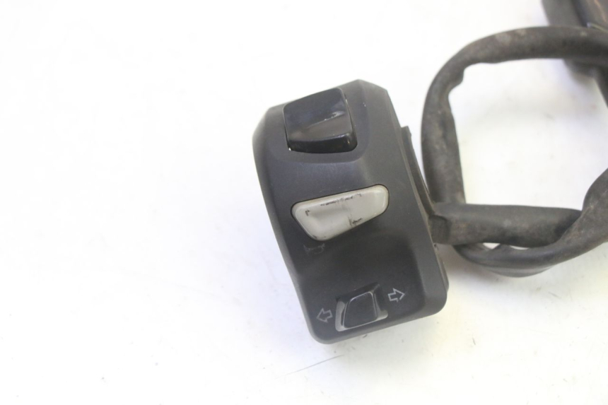 photo de COMMODO GAUCHE PEUGEOT KISBEE 4T 50 (2018 - 2022)