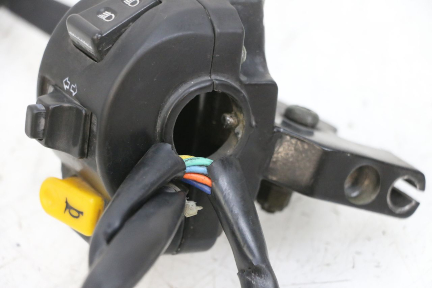 photo de COMMODO GAUCHE PEUGEOT KISBEE 4T 50 (2010 - 2017)