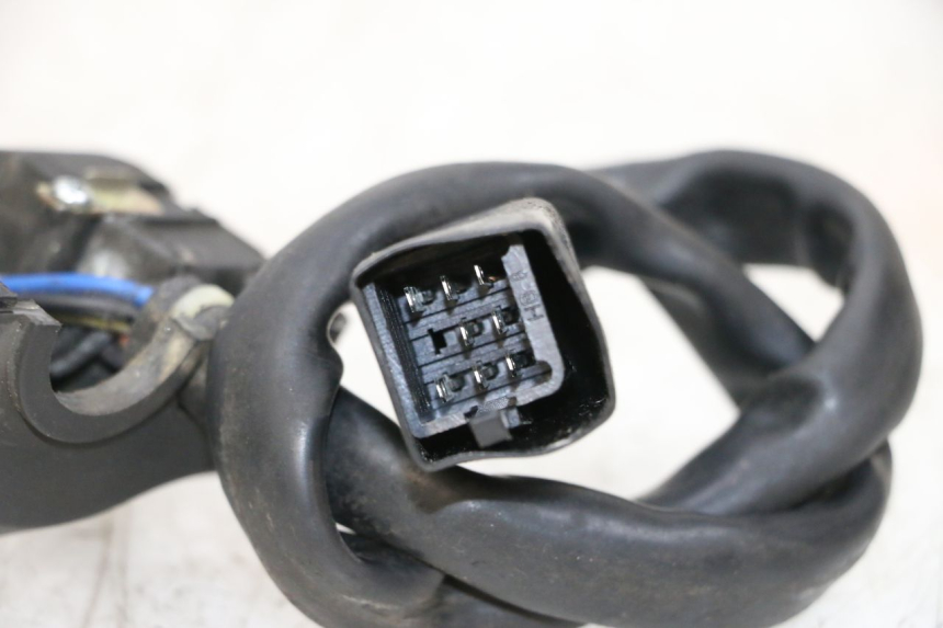 photo de COMMODO GAUCHE PEUGEOT KISBEE 4T 50 (2010 - 2017) - Zoom état d’usage