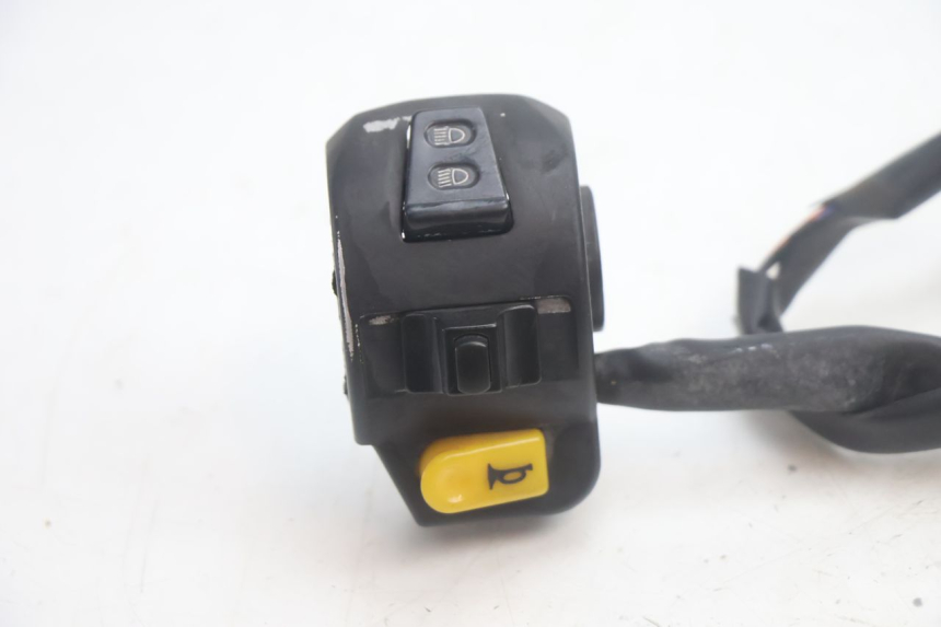 photo de COMMODO GAUCHE PEUGEOT KISBEE 4T 50 (2010 - 2017) - Détail de la pièce