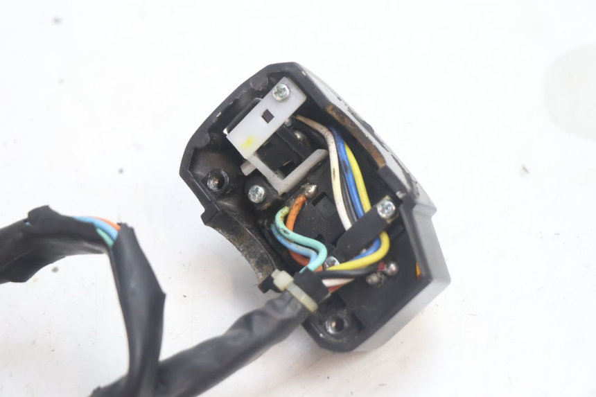 photo de COMMODO GAUCHE PEUGEOT KISBEE 4T 50 (2010 - 2017) - Vue d’ensemble