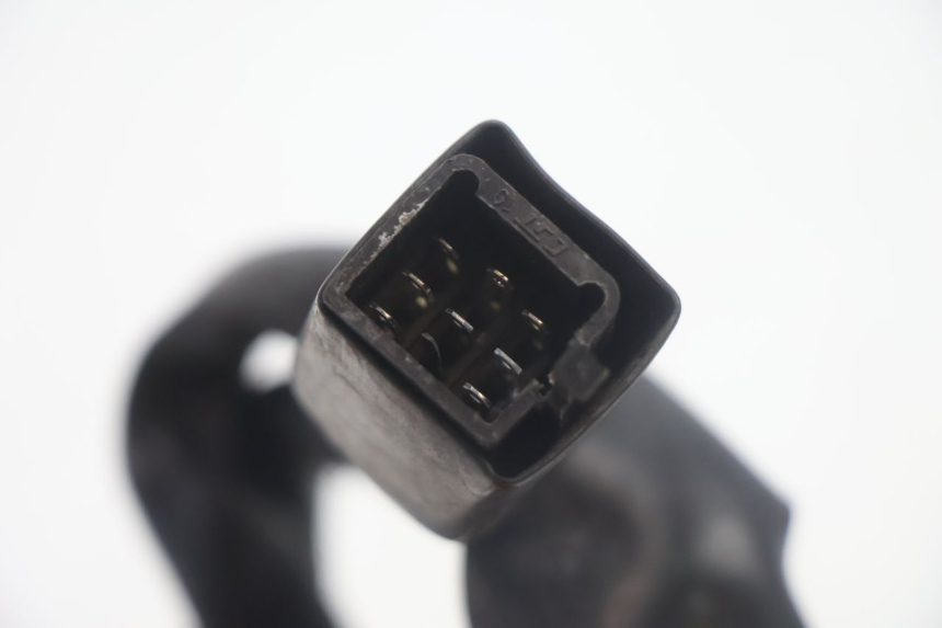 photo de COMMODO GAUCHE PEUGEOT KISBEE 4T 50 (2010 - 2017) - État de surface
