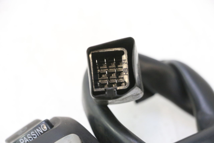 photo de COMMODO GAUCHE PEUGEOT KISBEE 4T 50 (2023 - 2026) - Points de fixation
