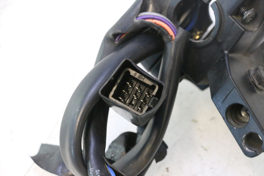 photo de COMMODO GAUCHE PEUGEOT KISBEE 4T 50 (2018 - 2022) - Zoom état d’usage