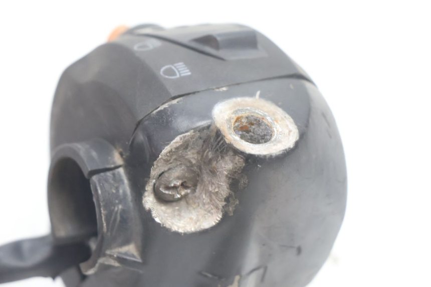 photo de COMMODO GAUCHE PEUGEOT LUDIX BLASTER 50 (2006 - 2014) - Points de fixation