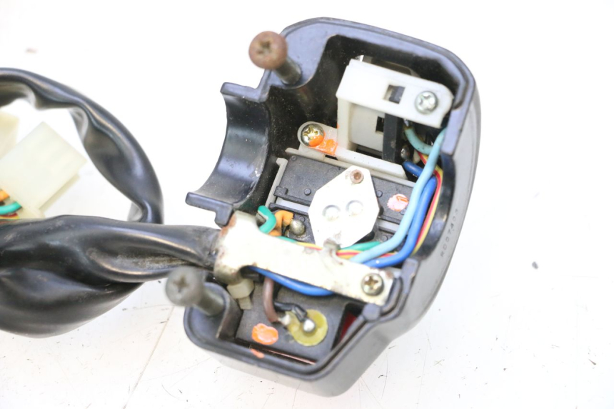 photo de COMMODO GAUCHE KEEWAY MATRIX RX9 125 (2006 - 2007) - Gros plan technique